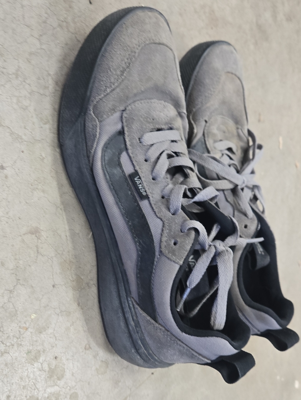 Vans Men's Low-Top Skate Sneakers in Gray and Charcoal